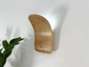 Curved wooden wall sconce - Jadarmi 1634