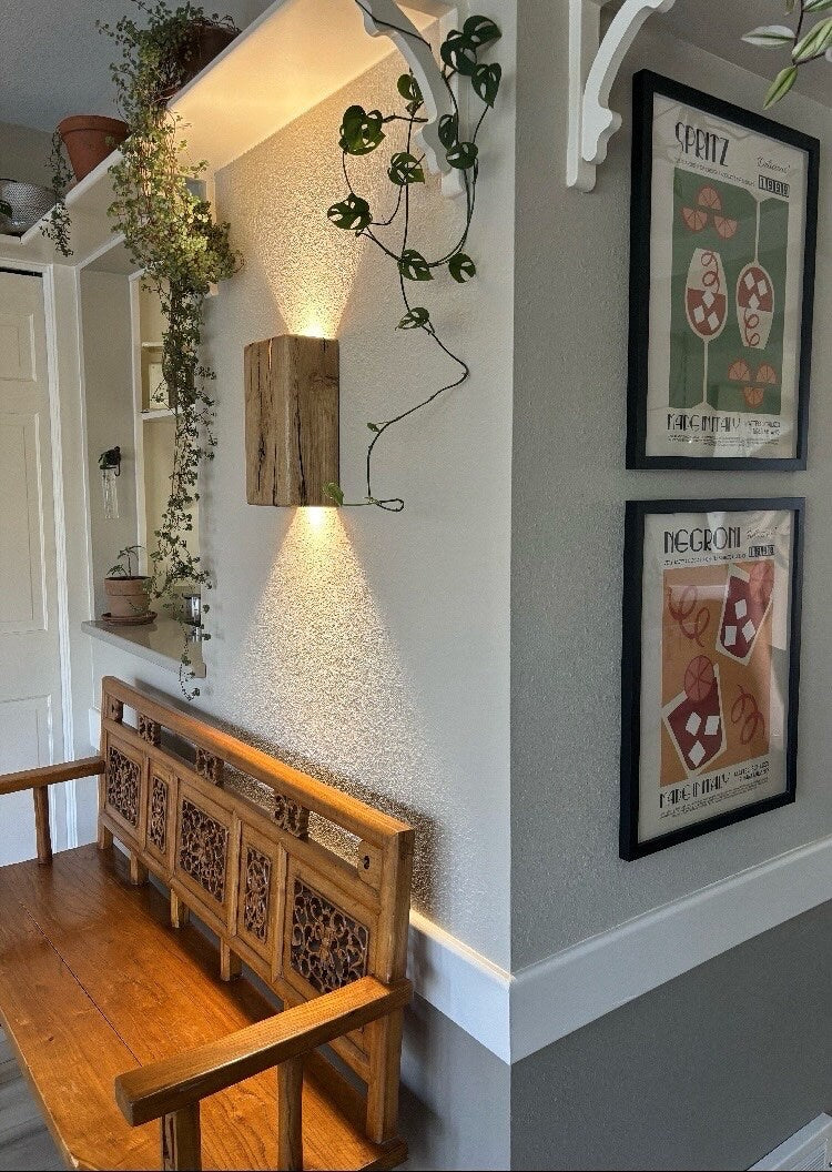 Handcrafted wall lamp of oak, exclusive wooden wall lamp, scandinavian wood sconce, minimalist bedside lamp, light fixture, applique murale