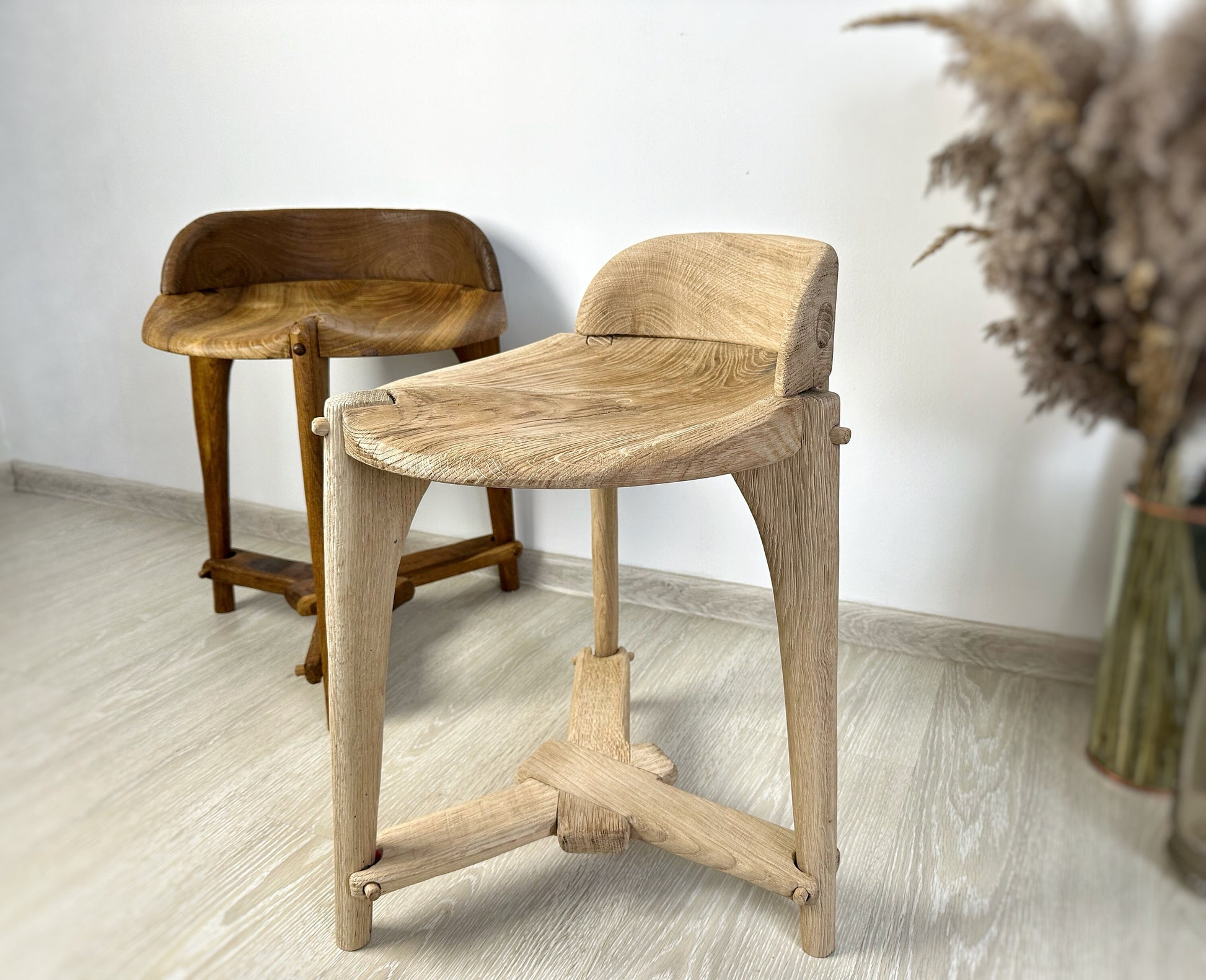 Handmade wood oak bar stool, three legged stool, chair seat, bar chair with back, dining chair, reclaimed wood, milking stool, height 45 cm